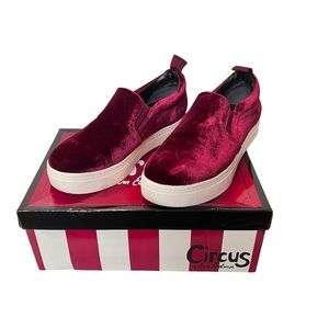 Circus by Sam Elderman Scotlyn Velvet Cranberry Platform Slip On Sneakers EUC 8